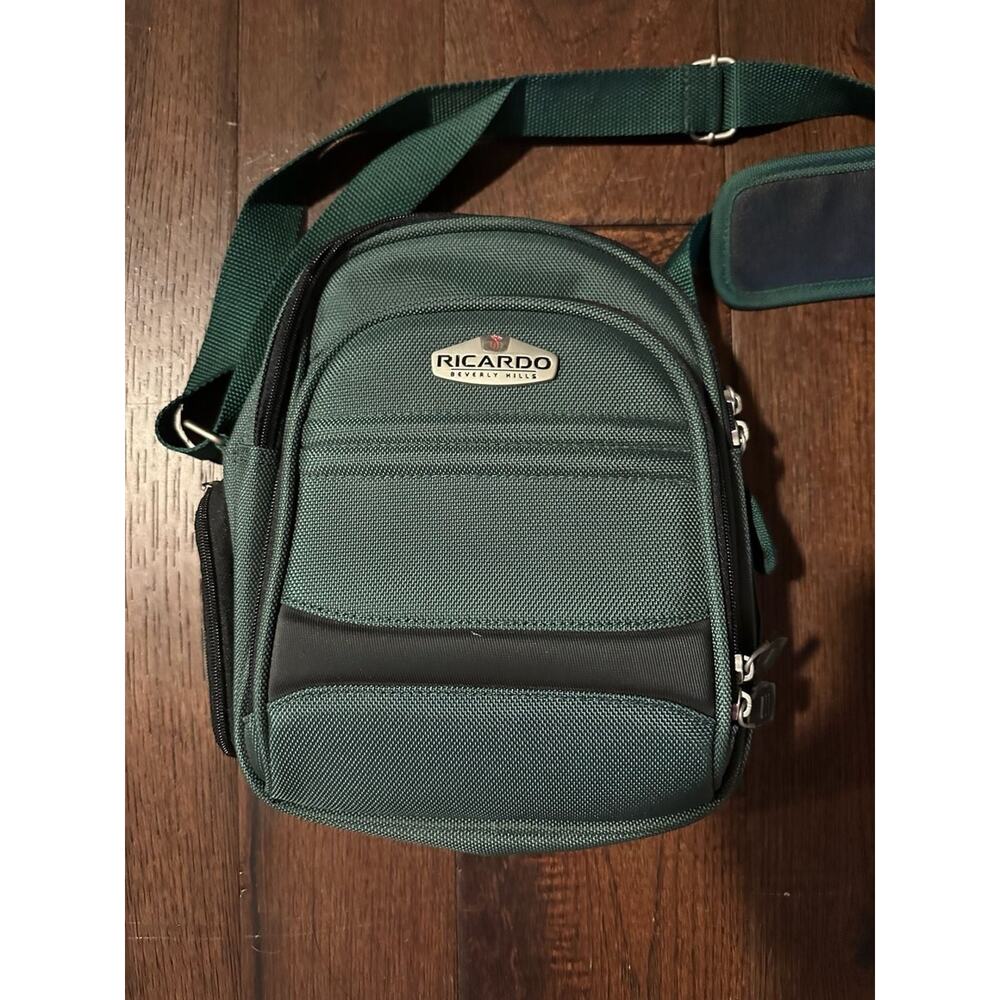 Ricardo Beverly Hills Small Travel Bag Organizer new middle zipper sticks see pi